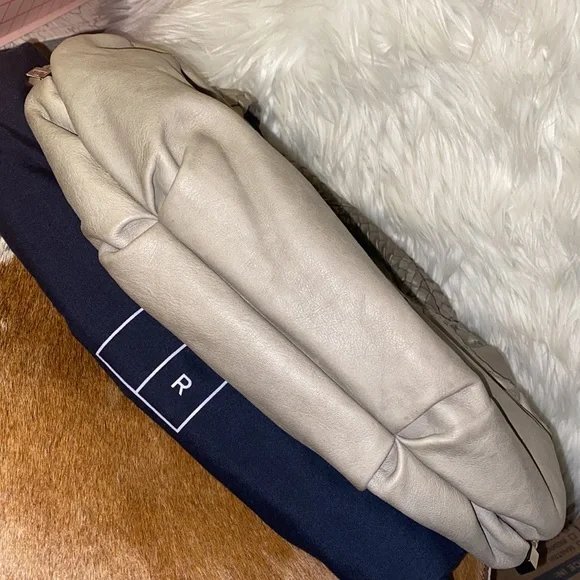 Salvatore Ferragamo Hobo - Picture 9 of 11